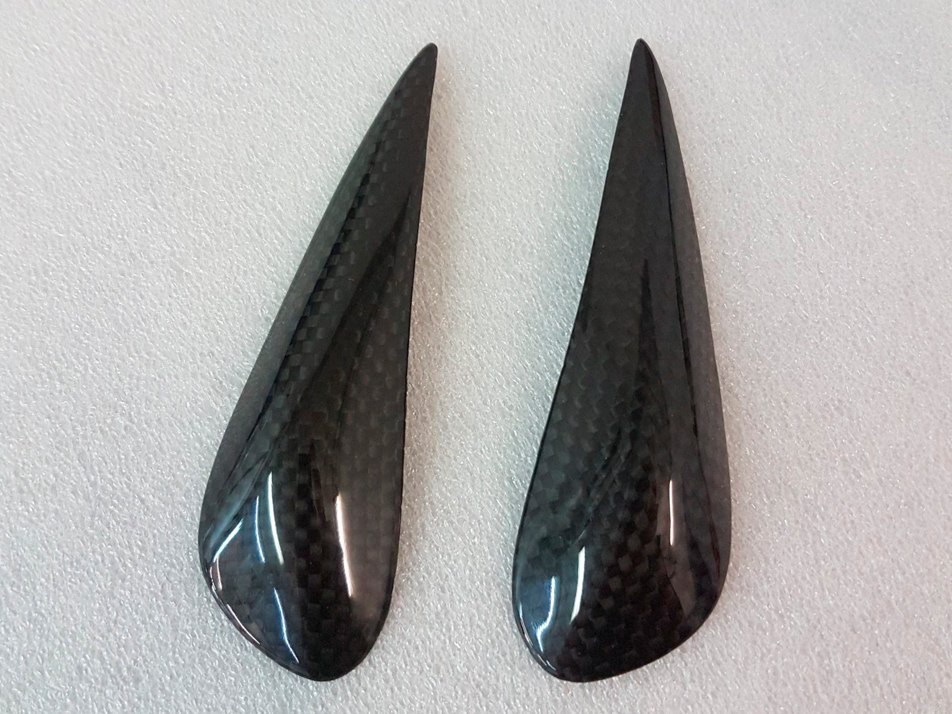 Carbon2Race, CARBON2RACE Aprilia Tuono V4 1000 (11/14) Carbon Tank Sliders