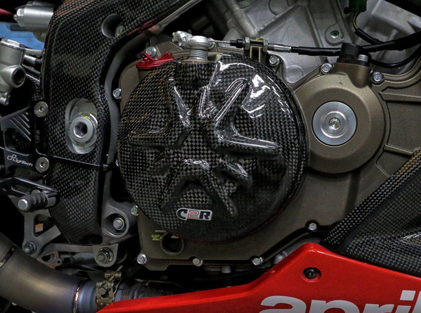 Carbon2Race, CARBON2RACE Aprilia Tuono V4 (2011+) Carbon Clutch Cover Protection