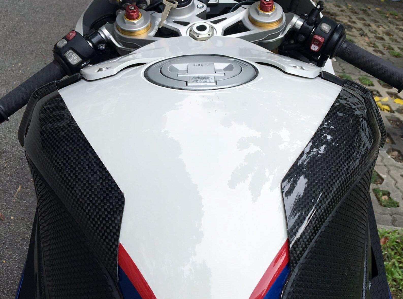 Carbon2Race, CARBON2RACE BMW S1000RR (09/16) Carbon Fuel Tank Sliders