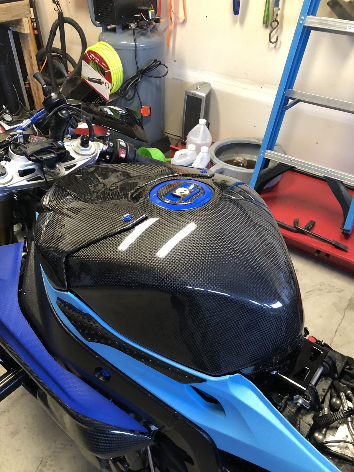 Carbon2Race, CARBON2RACE BMW S1000RR (09/18) Carbon Fuel Tank Cover