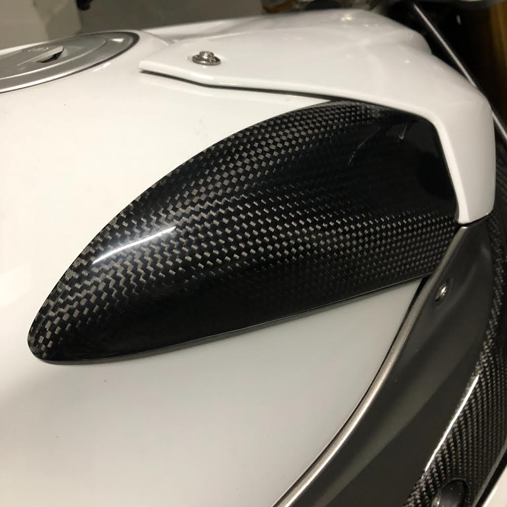 Carbon2Race, CARBON2RACE BMW S1000RR (15/18) Carbon Fuel Tank Sliders