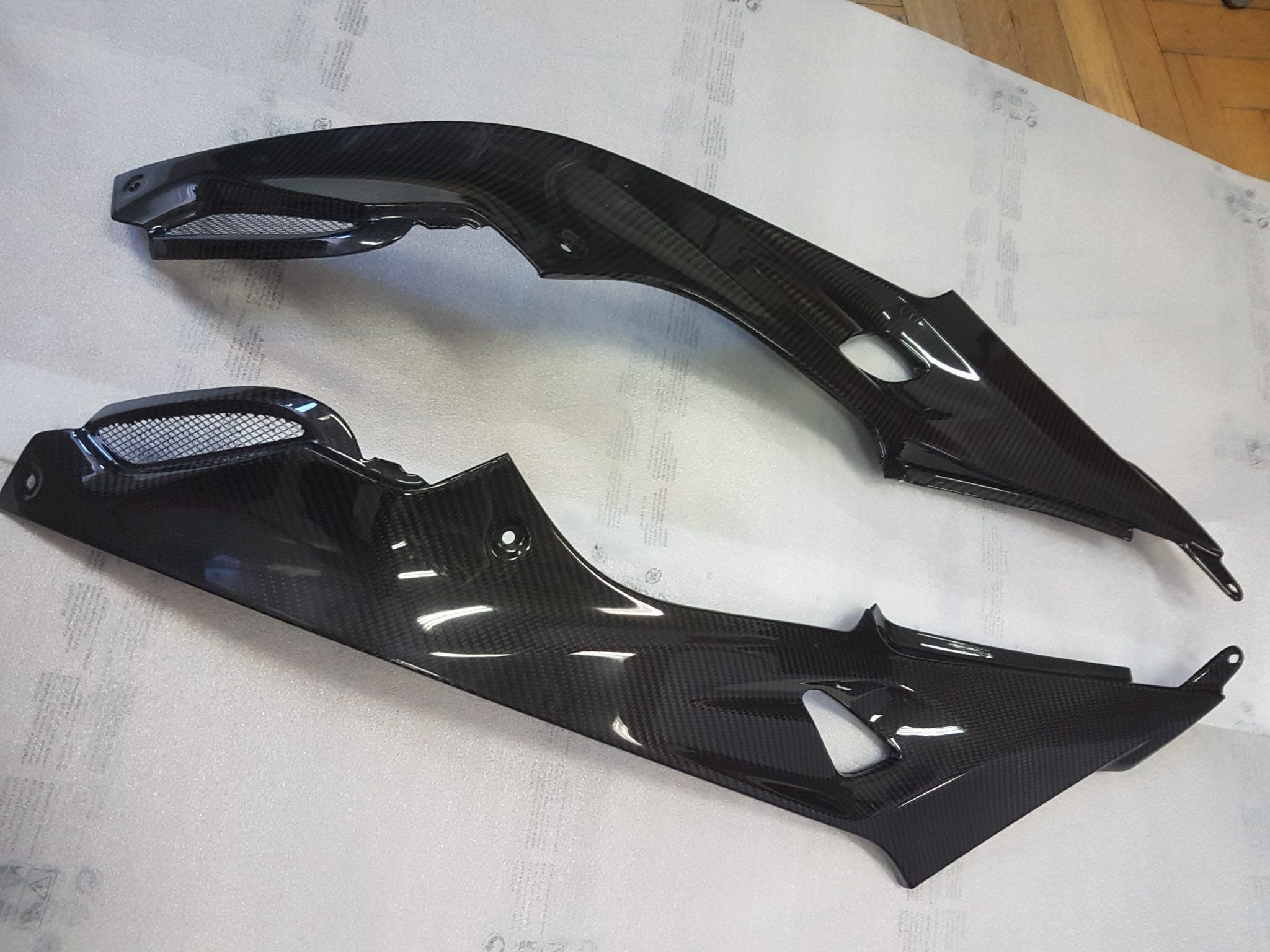 Carbon2Race, CARBON2RACE BMW S1000RR (15/18) Carbon Side Tank Panels