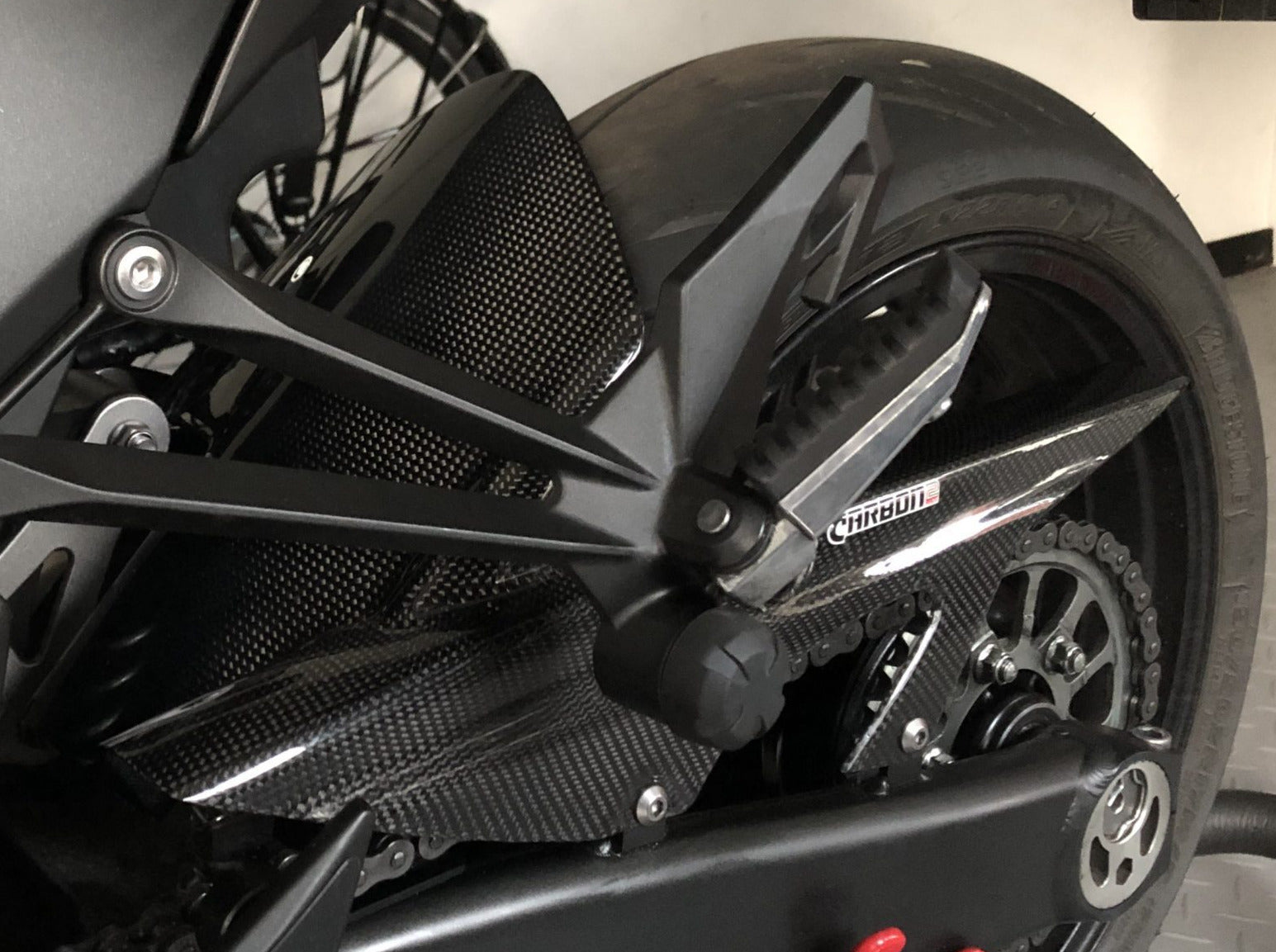 Carbon2Race, CARBON2RACE Kawasaki Z1000 (10/...) Carbon Rear Hugger (with chain cover)