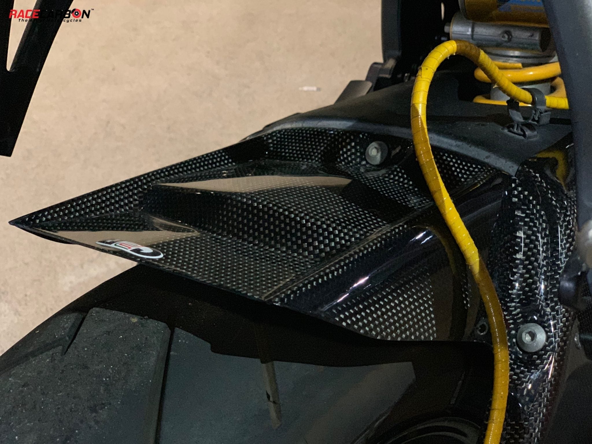 Carbon2Race, CARBON2RACE Yamaha YZF-R6 (06/...) Carbon Rear Hugger