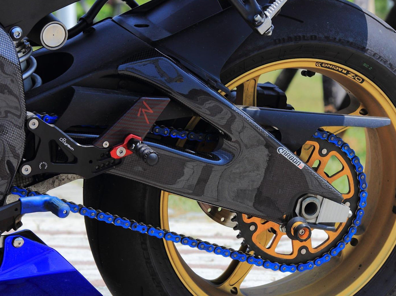 Carbon2Race, CARBON2RACE Yamaha YZF-R6 (06/...) Carbon Swingarm Covers